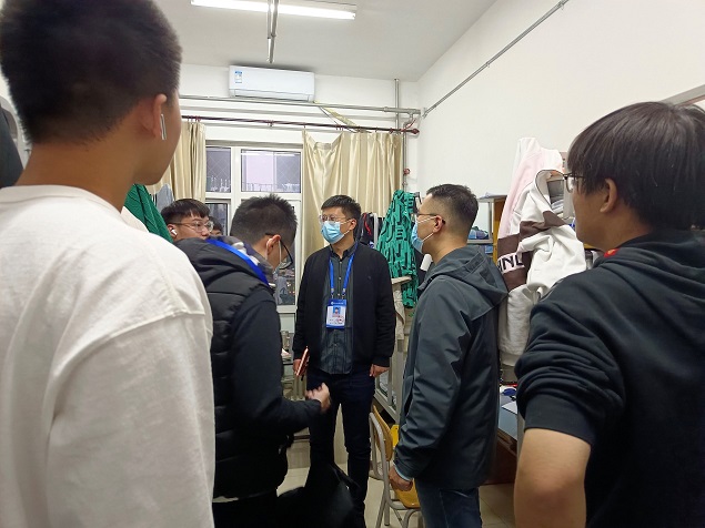走访宿舍2.jpg 雷火电竞亚洲官网