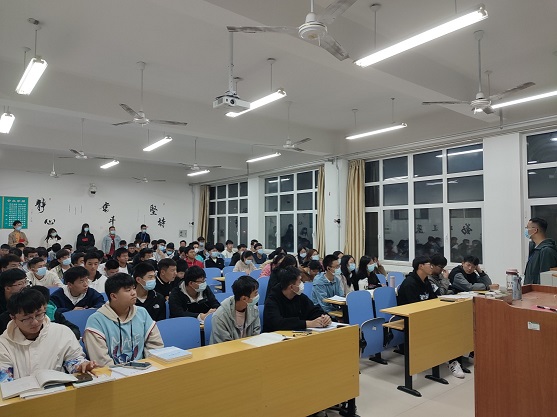 走访宿舍1.jpg 雷火电竞亚洲官网